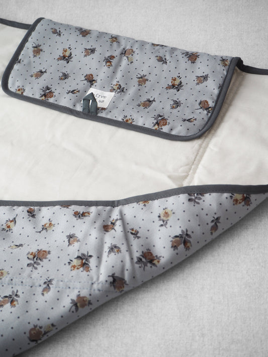 The mimosa changing Mat Babycare Five of us