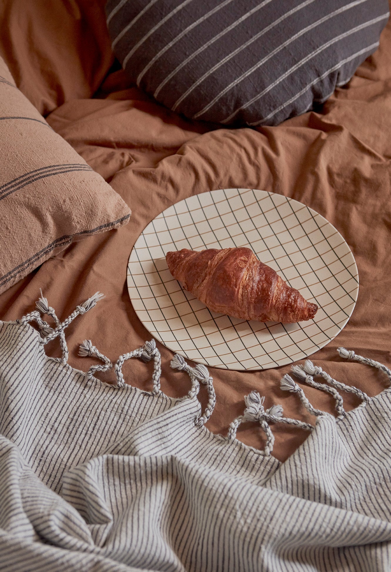 Gobi Bed Cover - Stripe - White / Anthracite Bed Cover OYOY