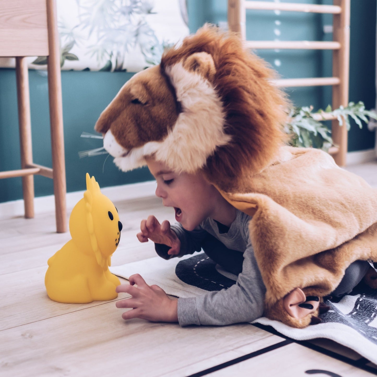 Lion First Light Lamp Lighting Nofred