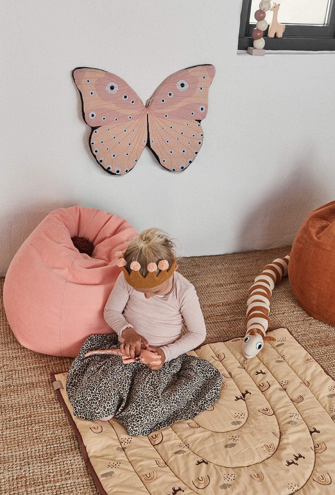 Leo Larva Figure - Caramel / Offwhite Soft Toys OYOY