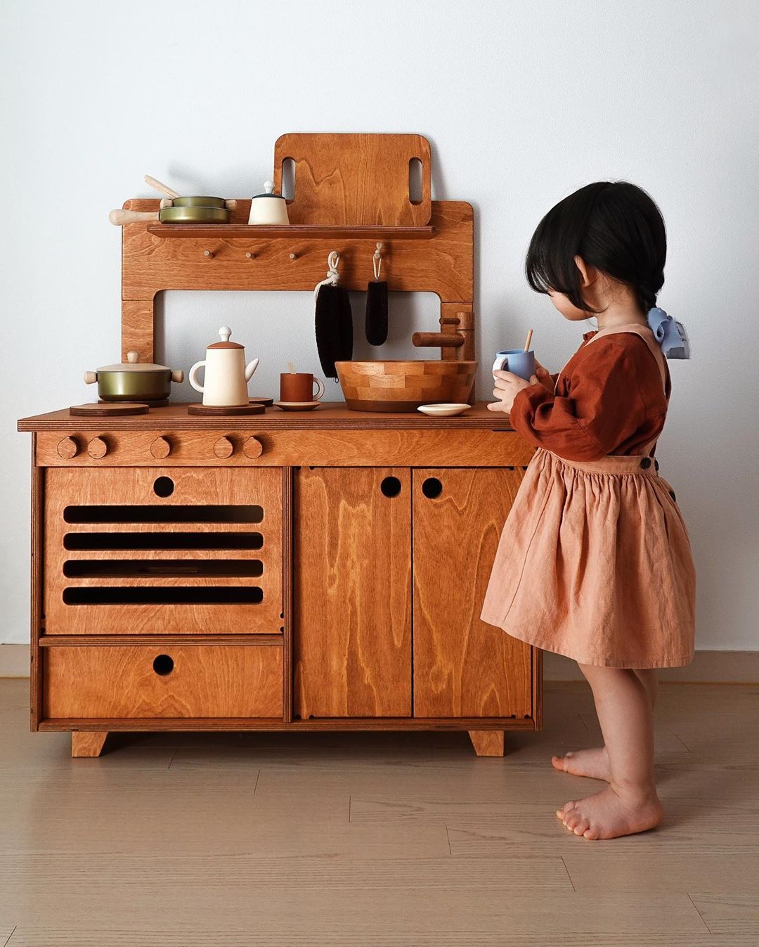 Montesori Mahogany Play Kitchen Midmini 