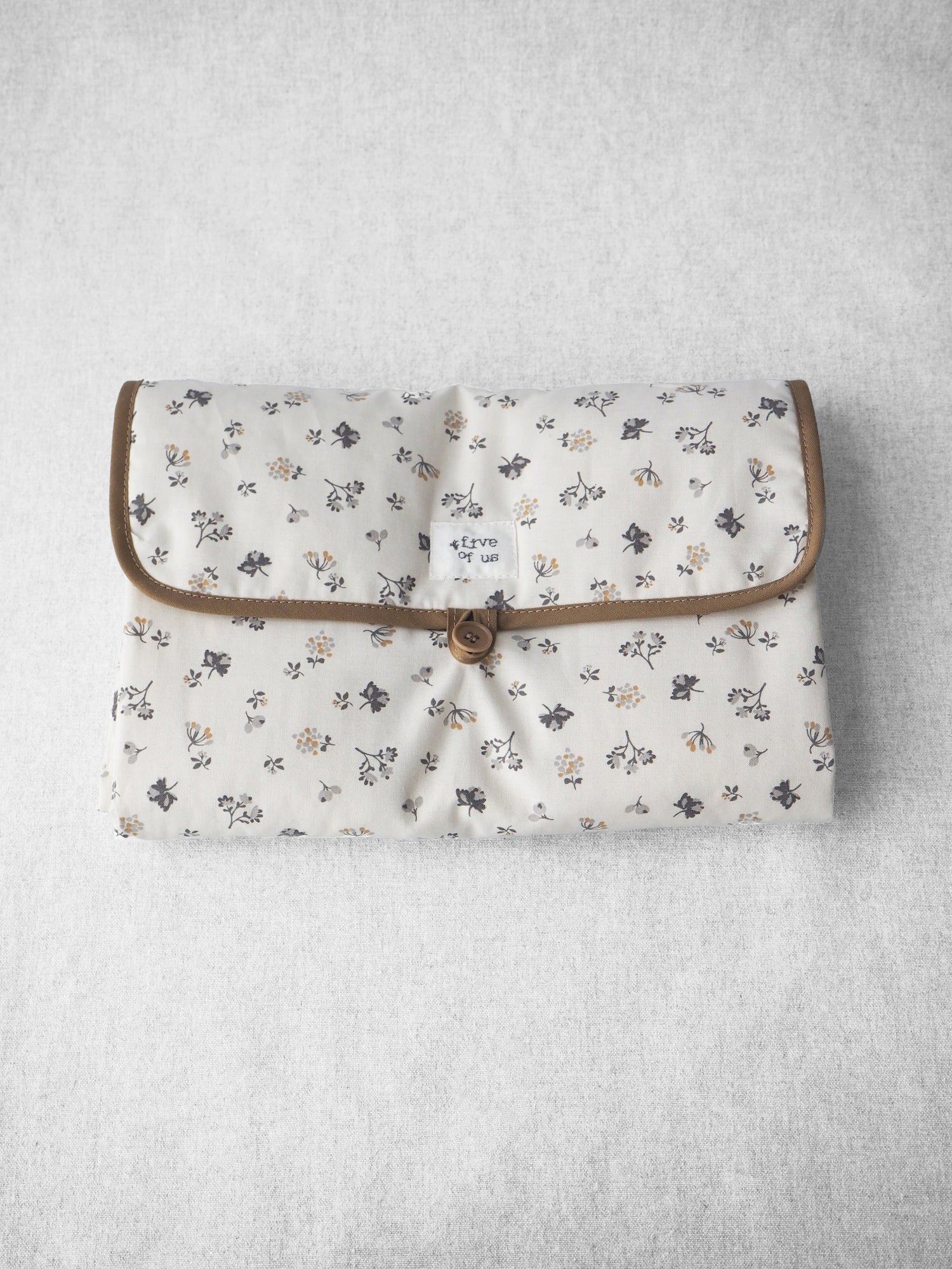 The mimosa changing Mat Babycare Five of us 