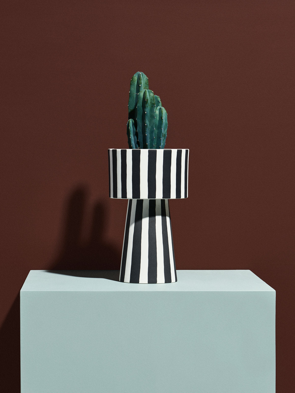 Toppu Pot - Large - White / Black Vase OYOY 