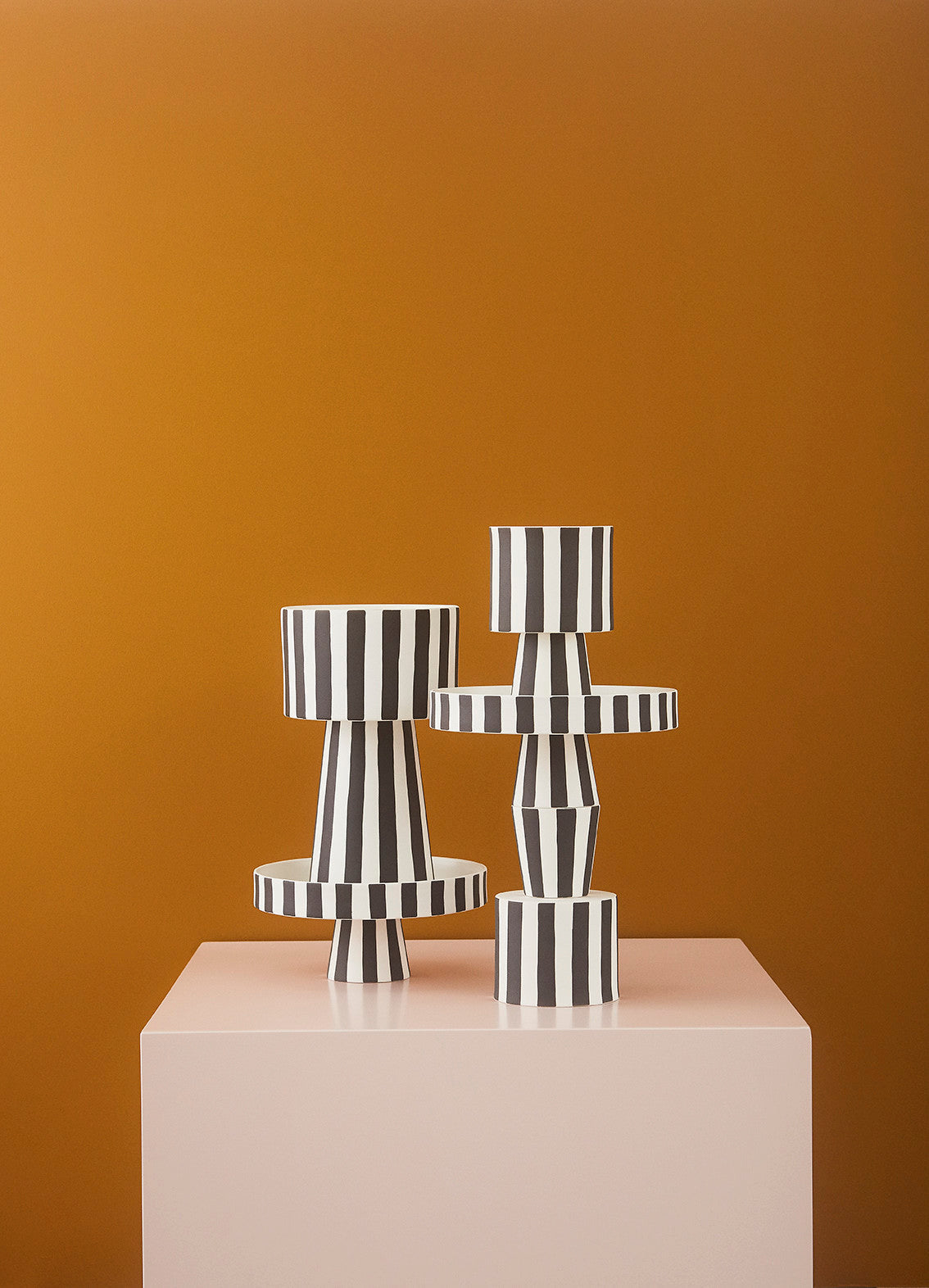 Toppu Pot - Small - White / Black Vase OYOY 
