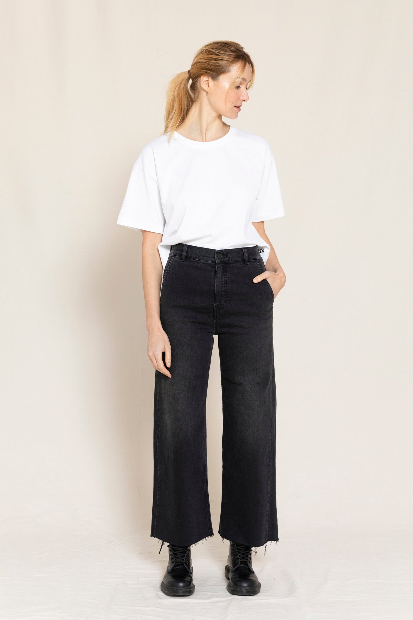 CHARLIE Used Black - Loose Fit Cropped Jeans