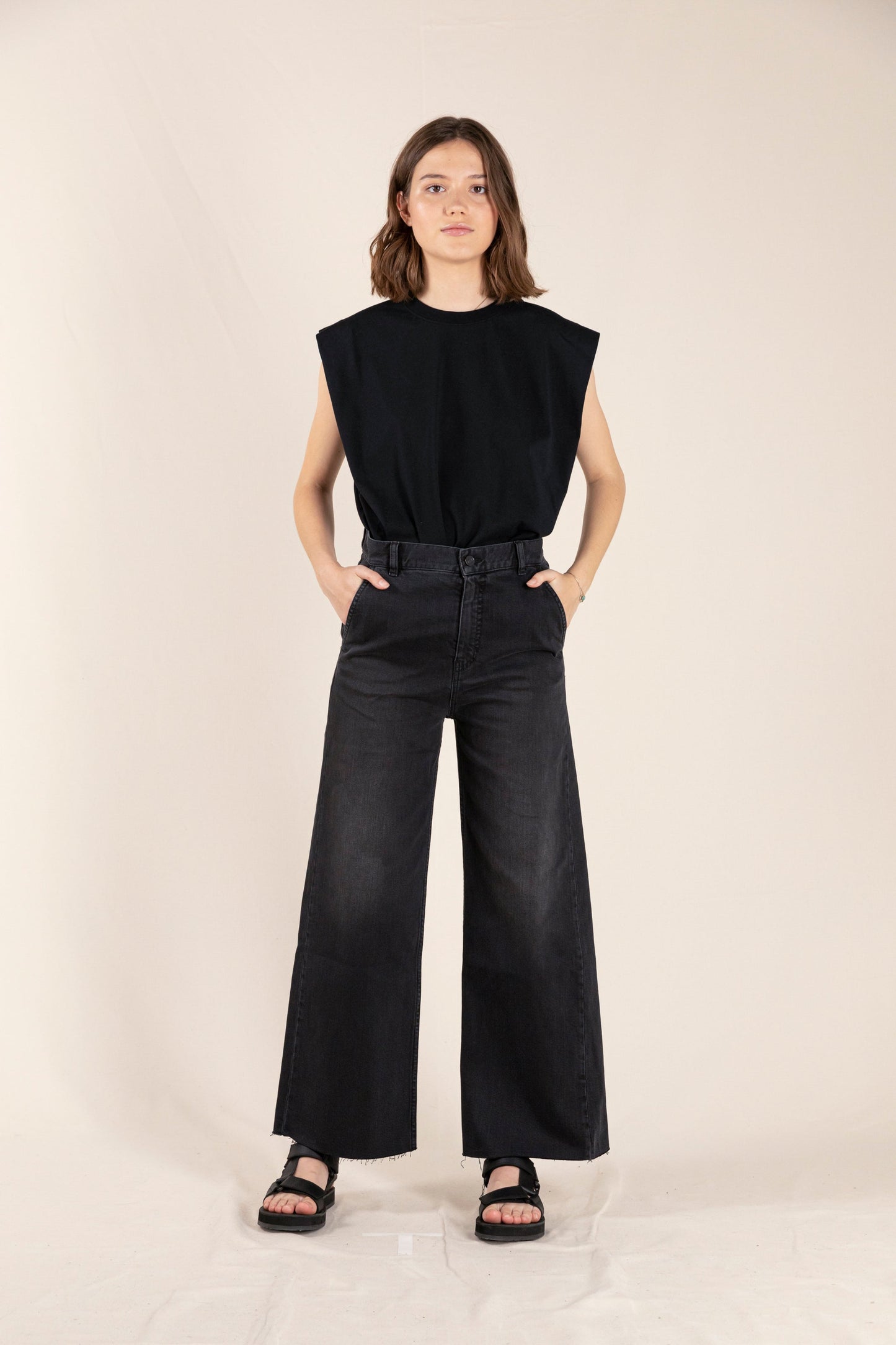 CHARLIE Used Black - Loose Fit Cropped Jeans