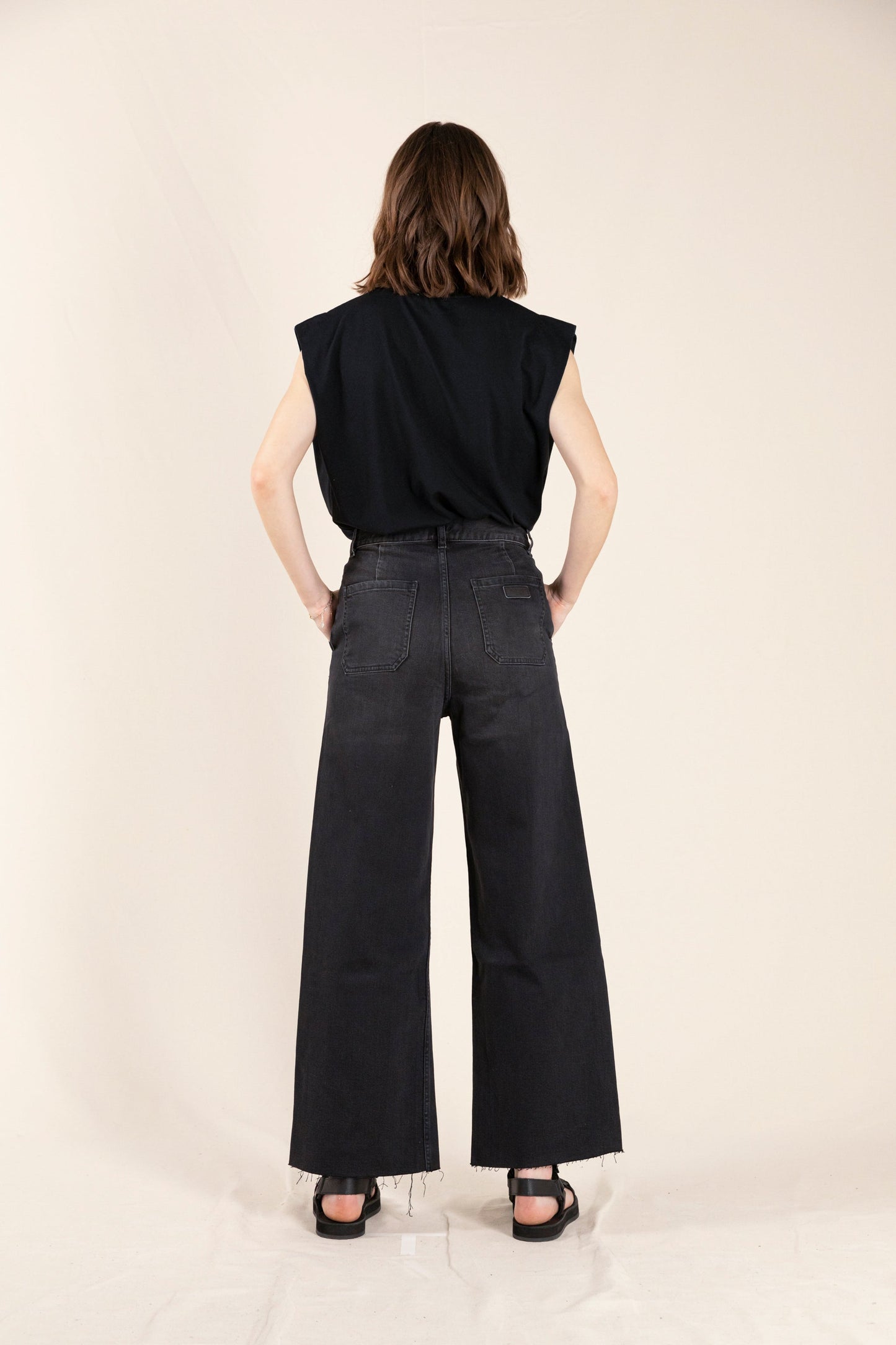CHARLIE Used Black - Loose Fit Cropped Jeans | Women