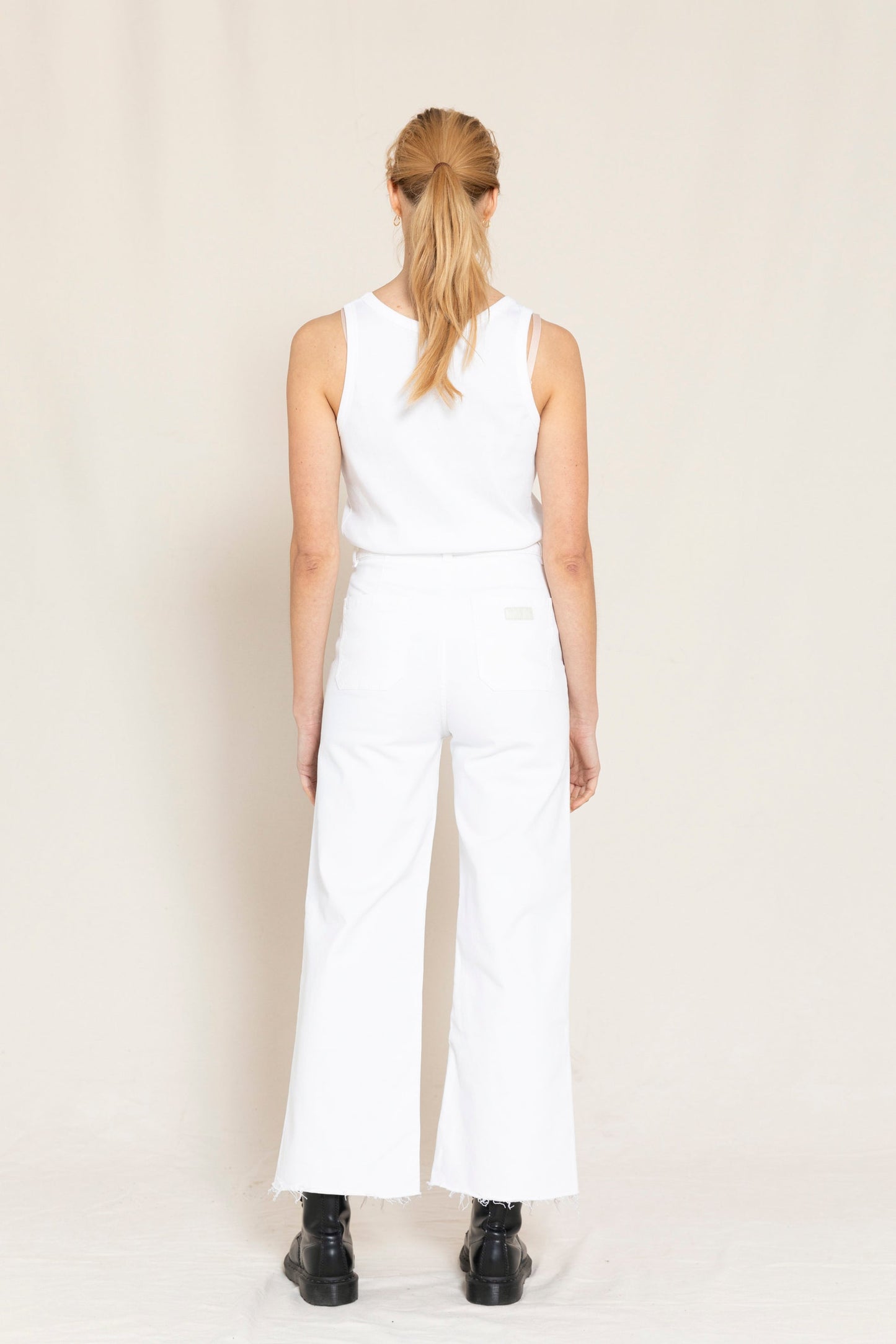 CHARLIE White - Loose Fit Cropped Jeans | Women