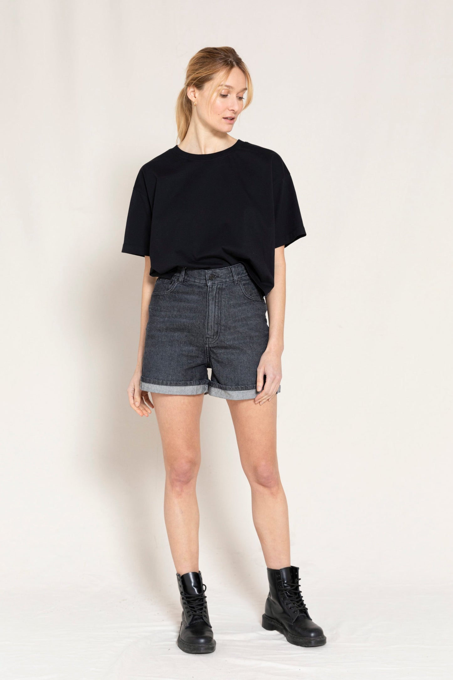 CHERRYL Snow Black - High Waist 5-Pocket Shorts | Women