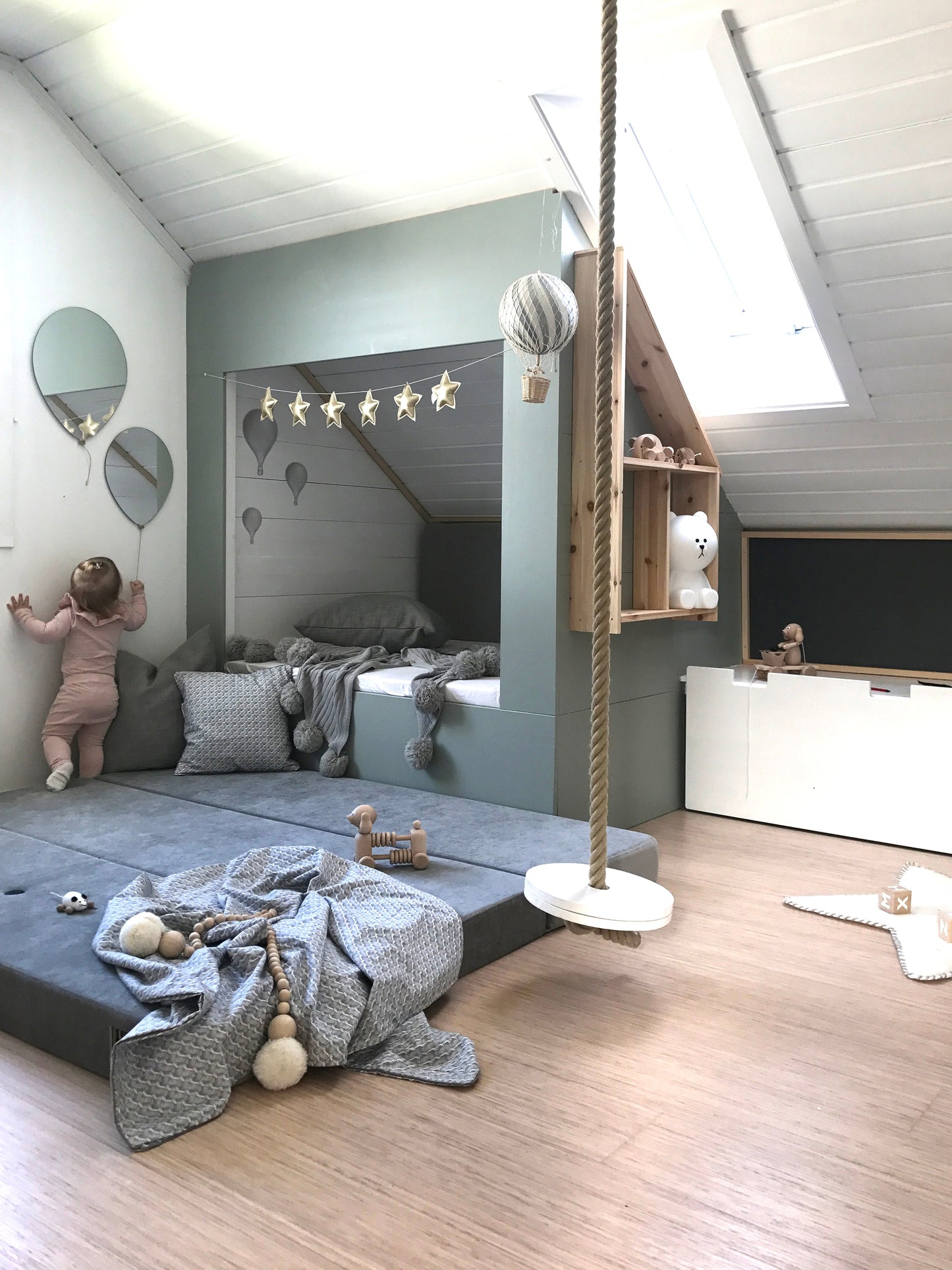 Balloon Mirror Wallart EO 