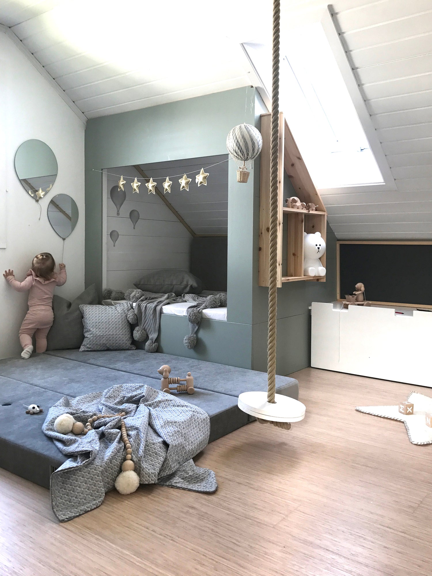 Balloon Mirror Wallart EO 