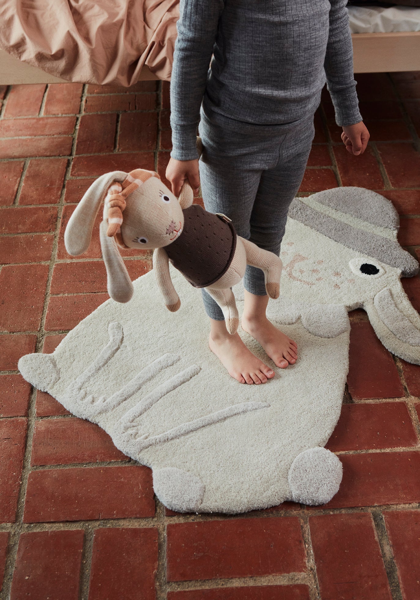 Hopsi Rabbit Rug - Offwhite Rugs OYOY 