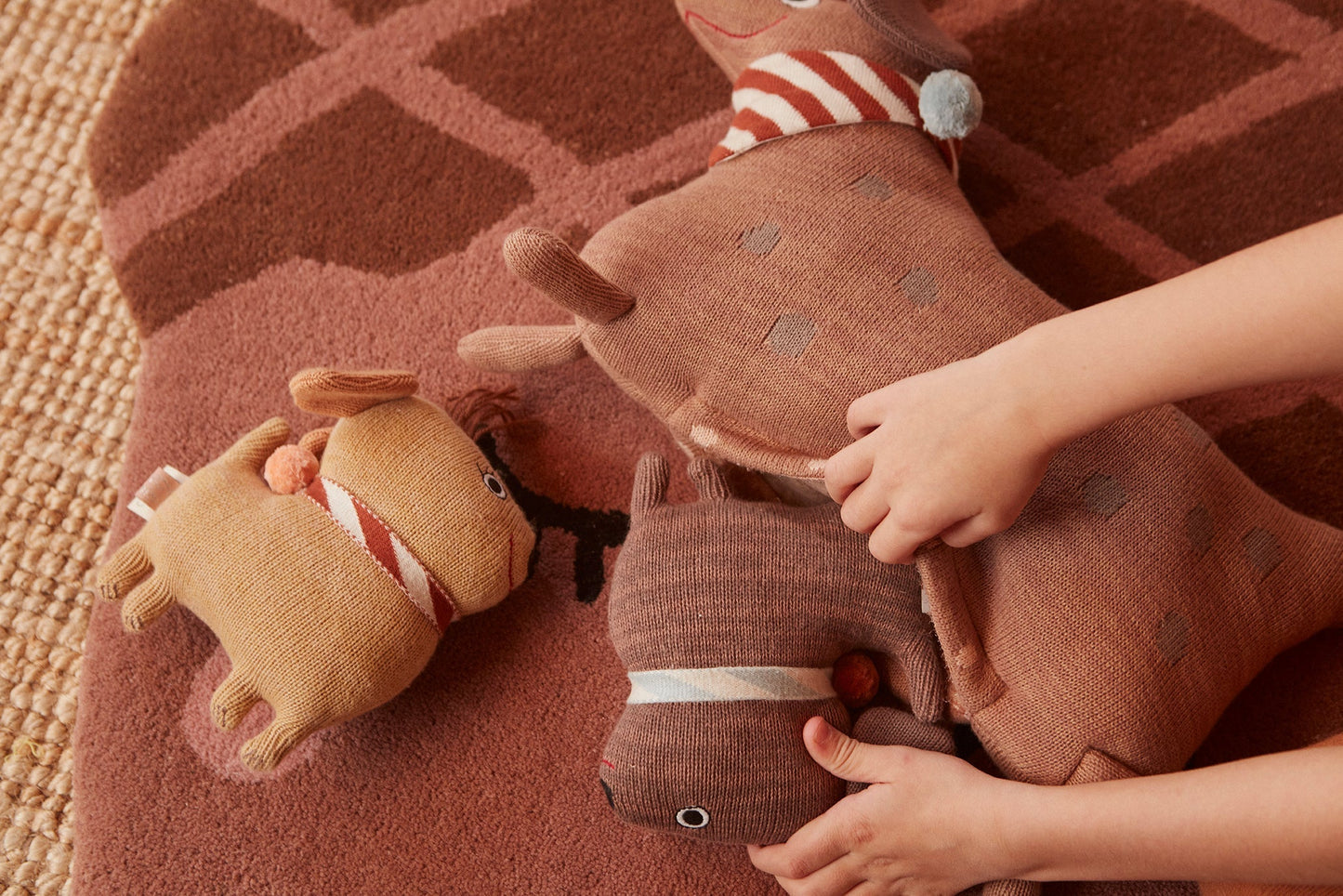 Hunsi Dog with two puppies Coco & Max - Multi Soft Toys OYOY 