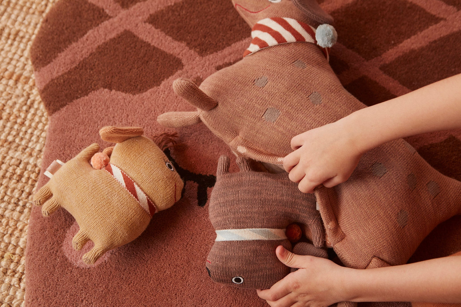 Hunsi Dog with two puppies Coco & Max - Multi Soft Toys OYOY 
