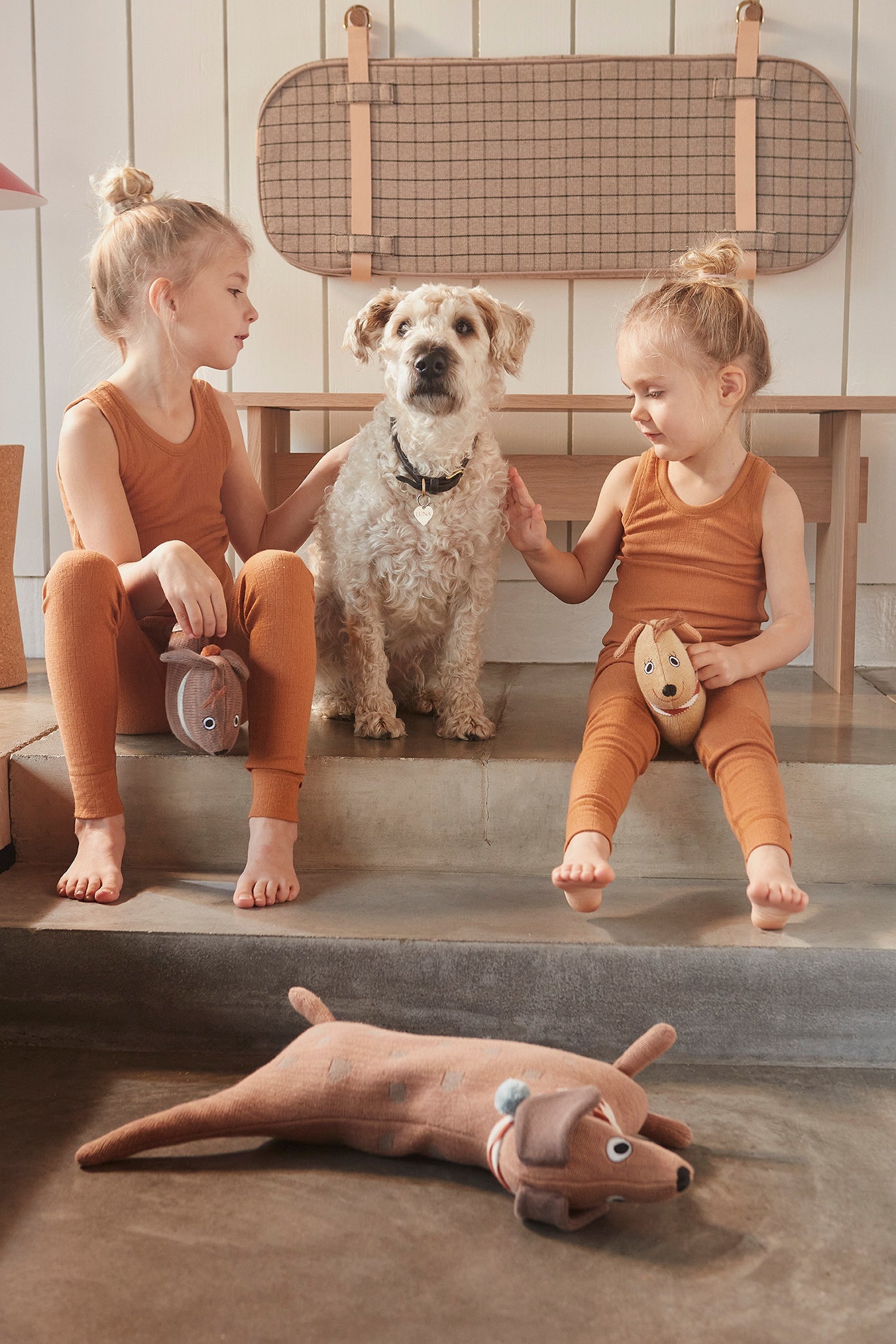 Hunsi Dog with two puppies Coco & Max - Multi Soft Toys OYOY 