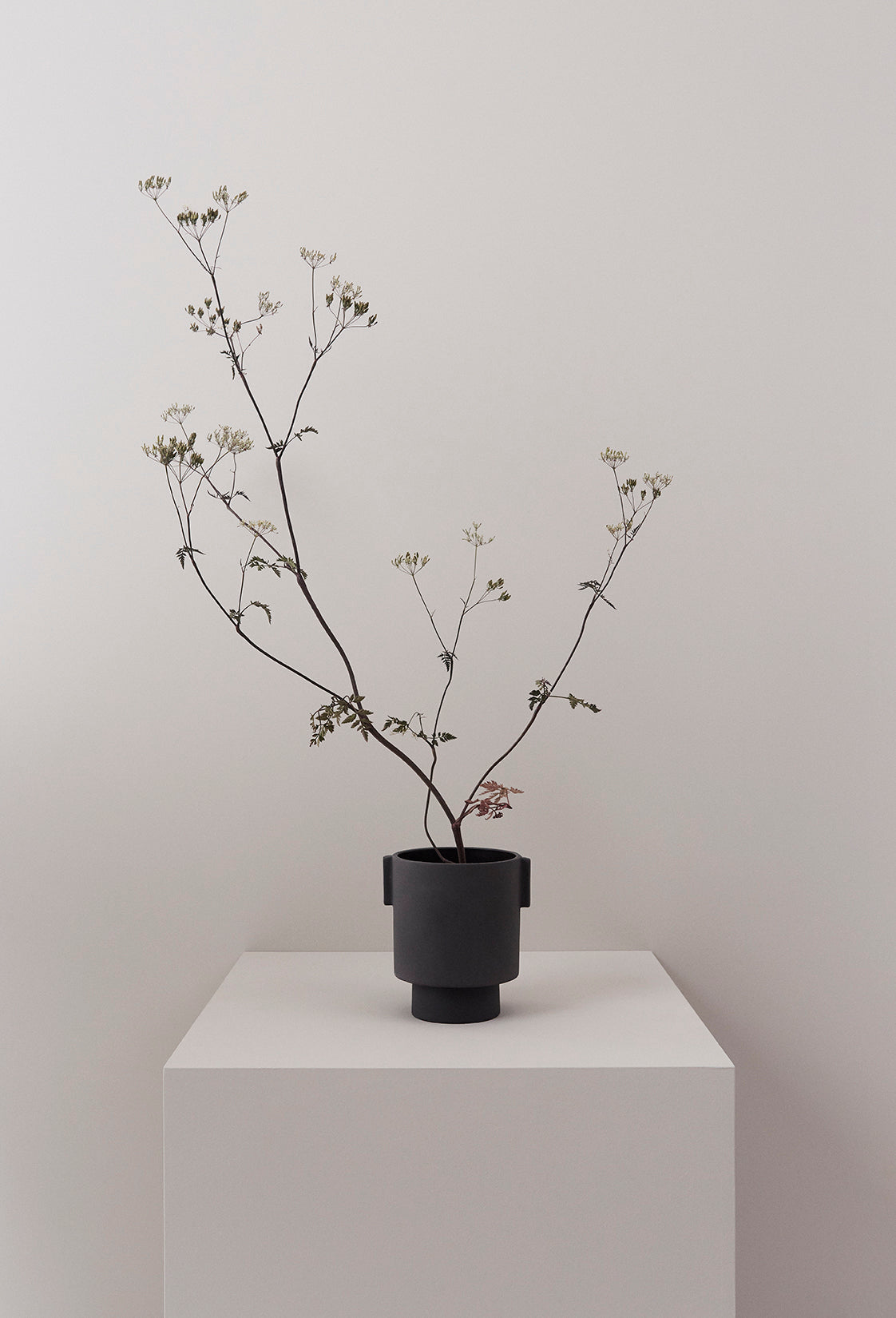 Inka Kana Pot - Medium - Anthracite Vase OYOY 