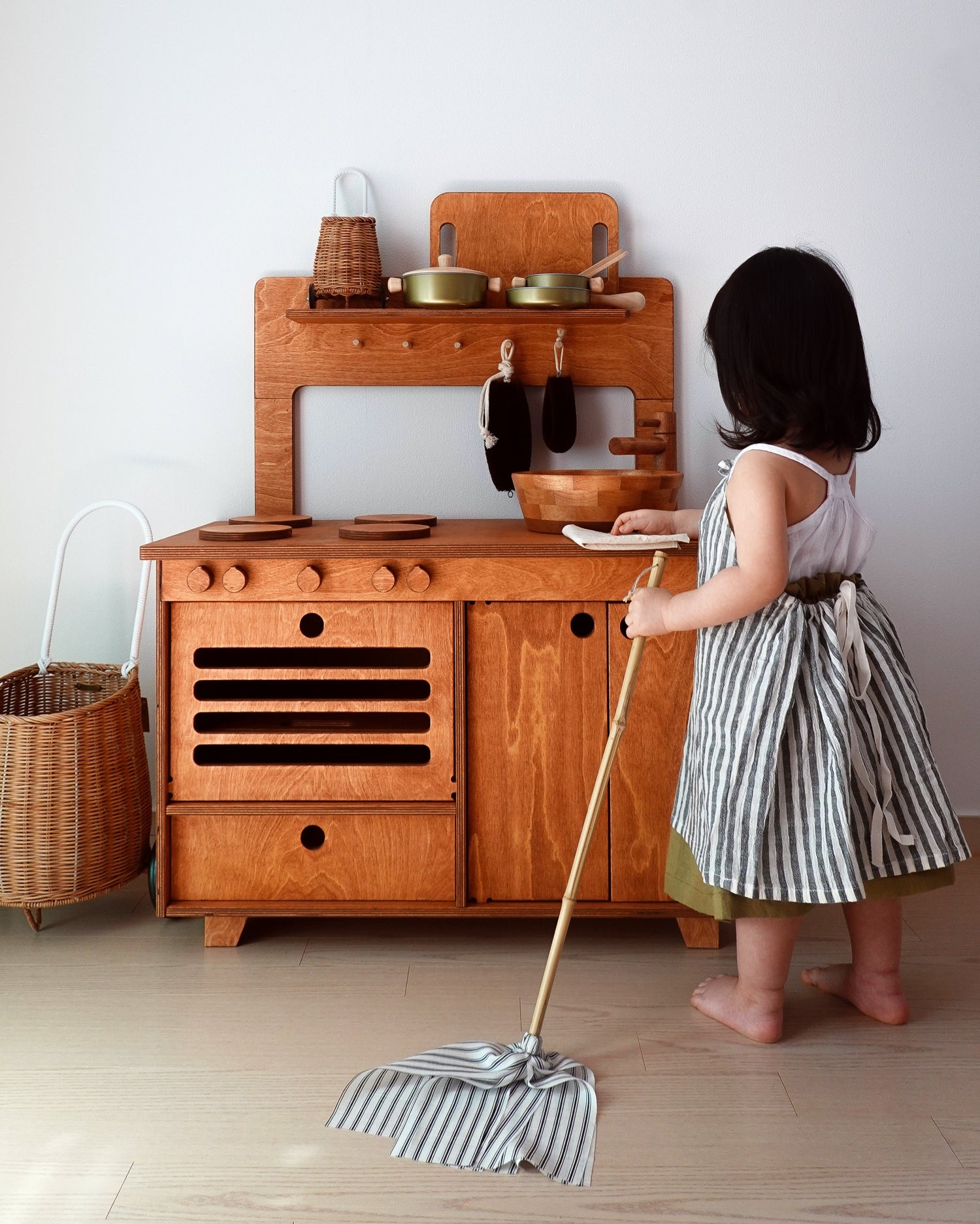 Montesori Mahogany Play Kitchen Midmini 