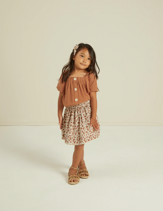 Mae skirt garden