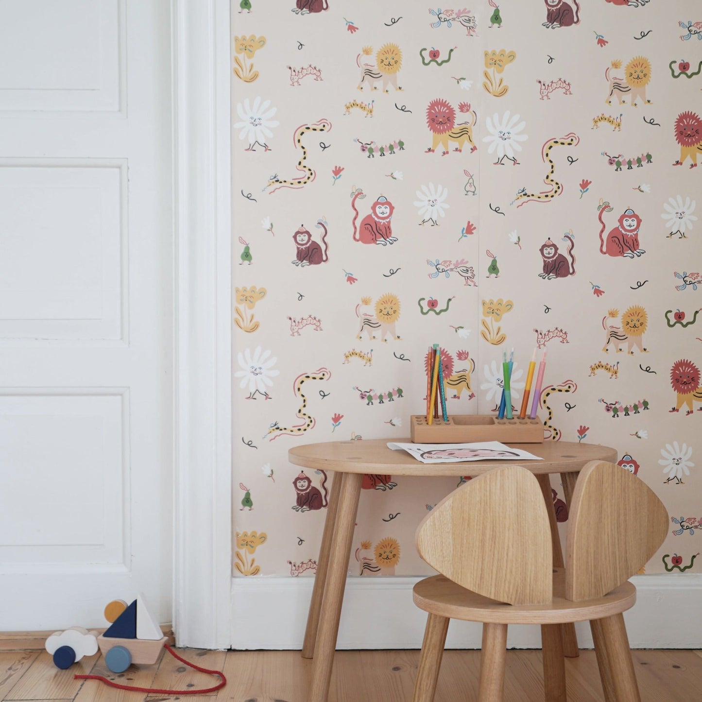 Wallpaper Monkey Fun Beige Wallpaper Nofred 